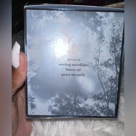 Victoria Secret Scented Candle - Picture 5 of 7